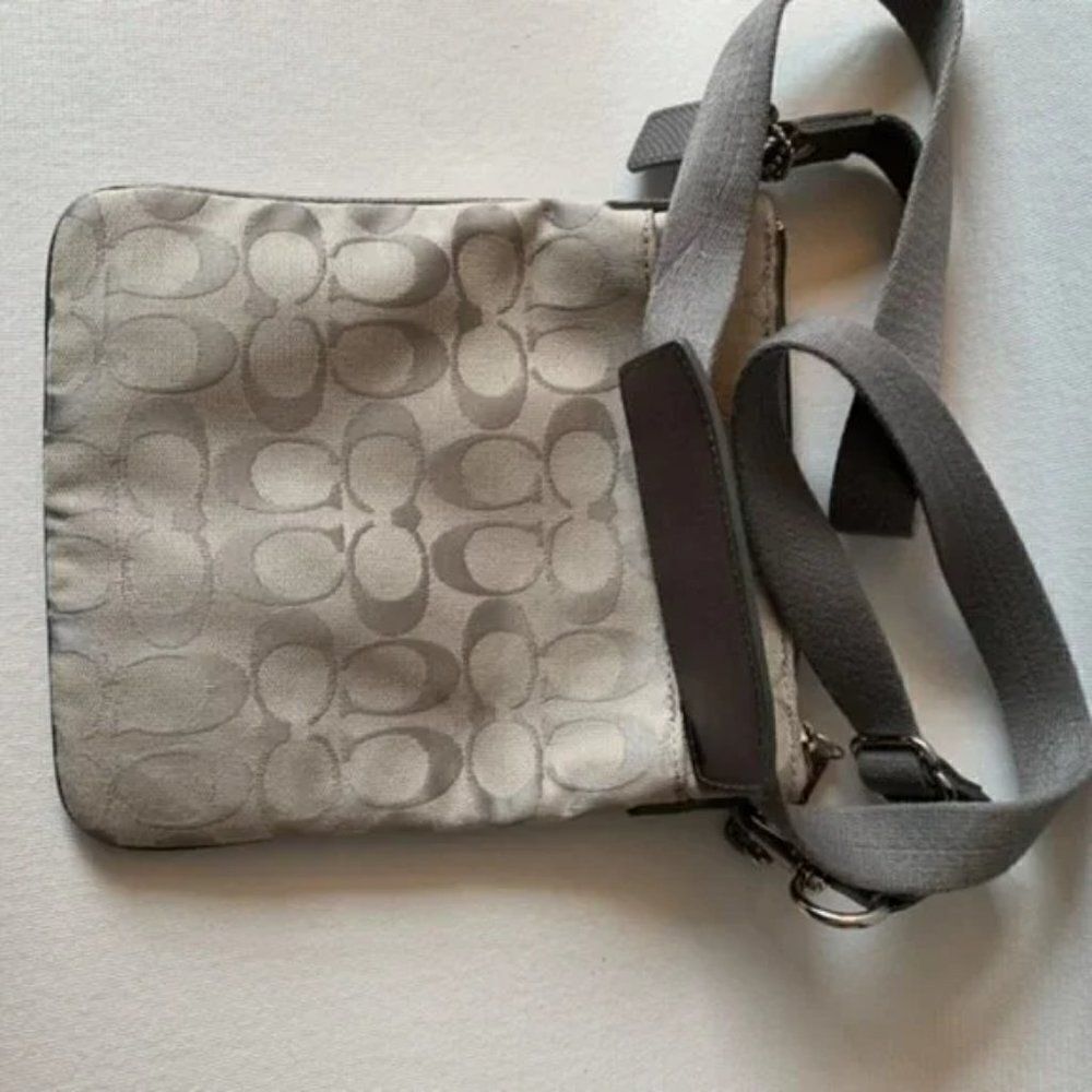 Coach Metallic Sutton Signature Swingpack - Picture 5 of 7
